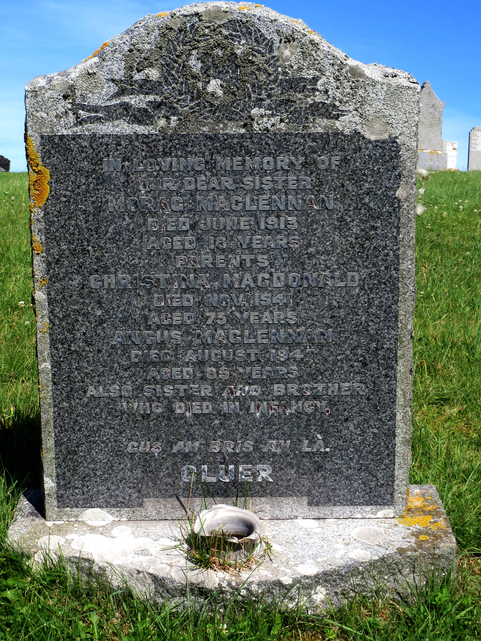 Photo of headstones/Angus Maclennan of Cluer d Aug 1947 hdstn Luskentyre old